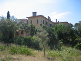 Photograph of Le Casteu on the hill.